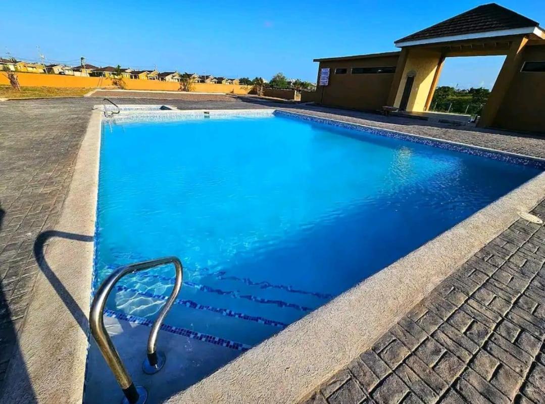 Villa Bellarose At Colbeck ,Gated With Pool, Stylishly Modern Old Harbour Exterior foto
